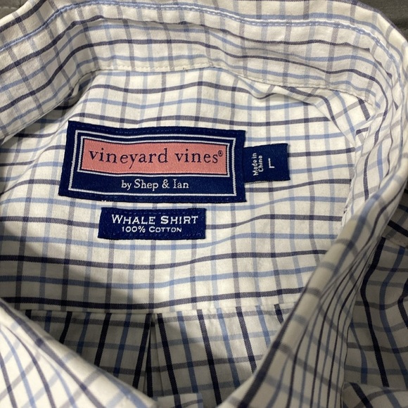 Vineyard Vines long sleeved button down. Size Large - Picture 2 of 5